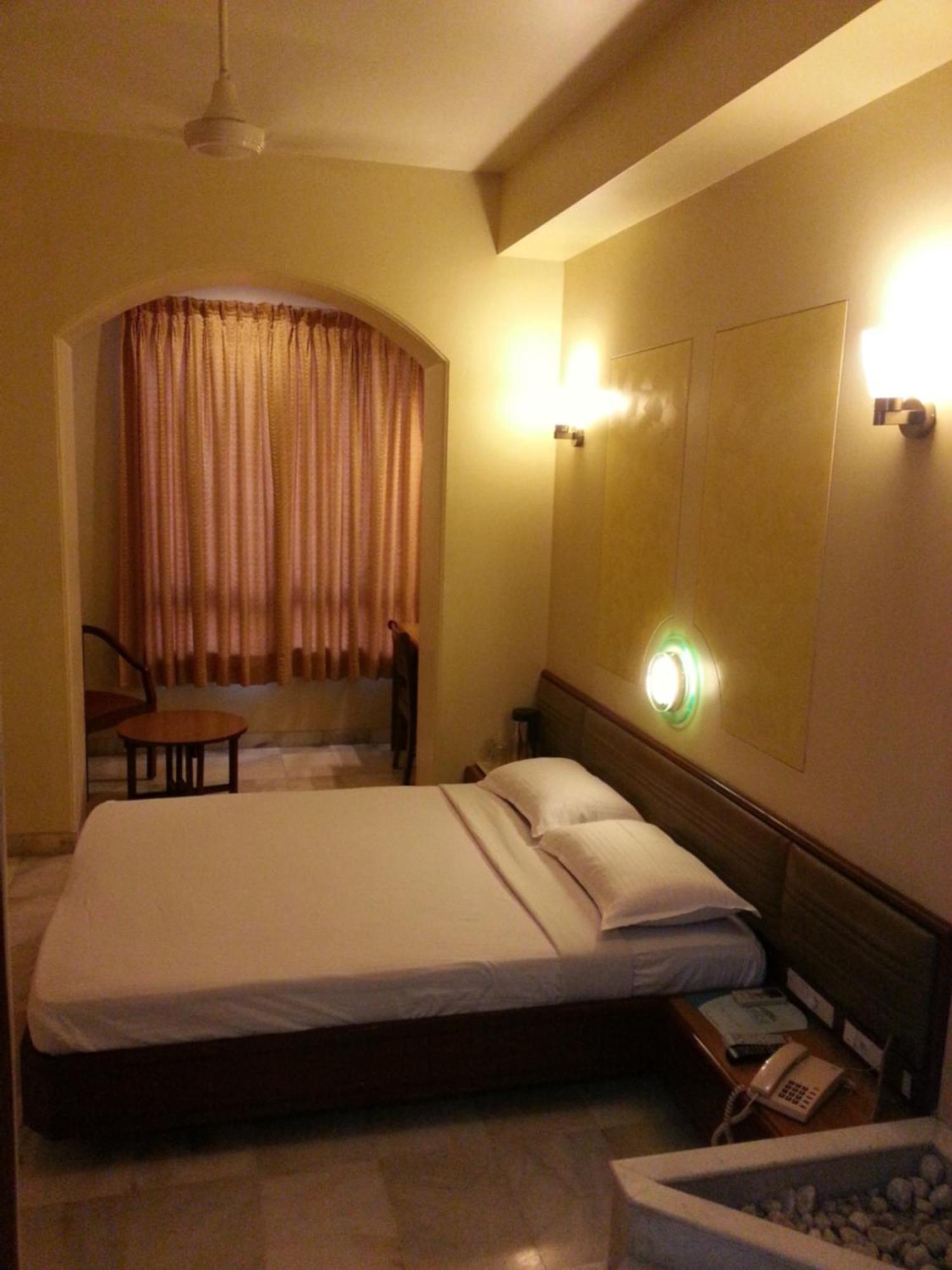 Hotel Ashray International, Sion - Near Bkc 뭄바이 외부 사진