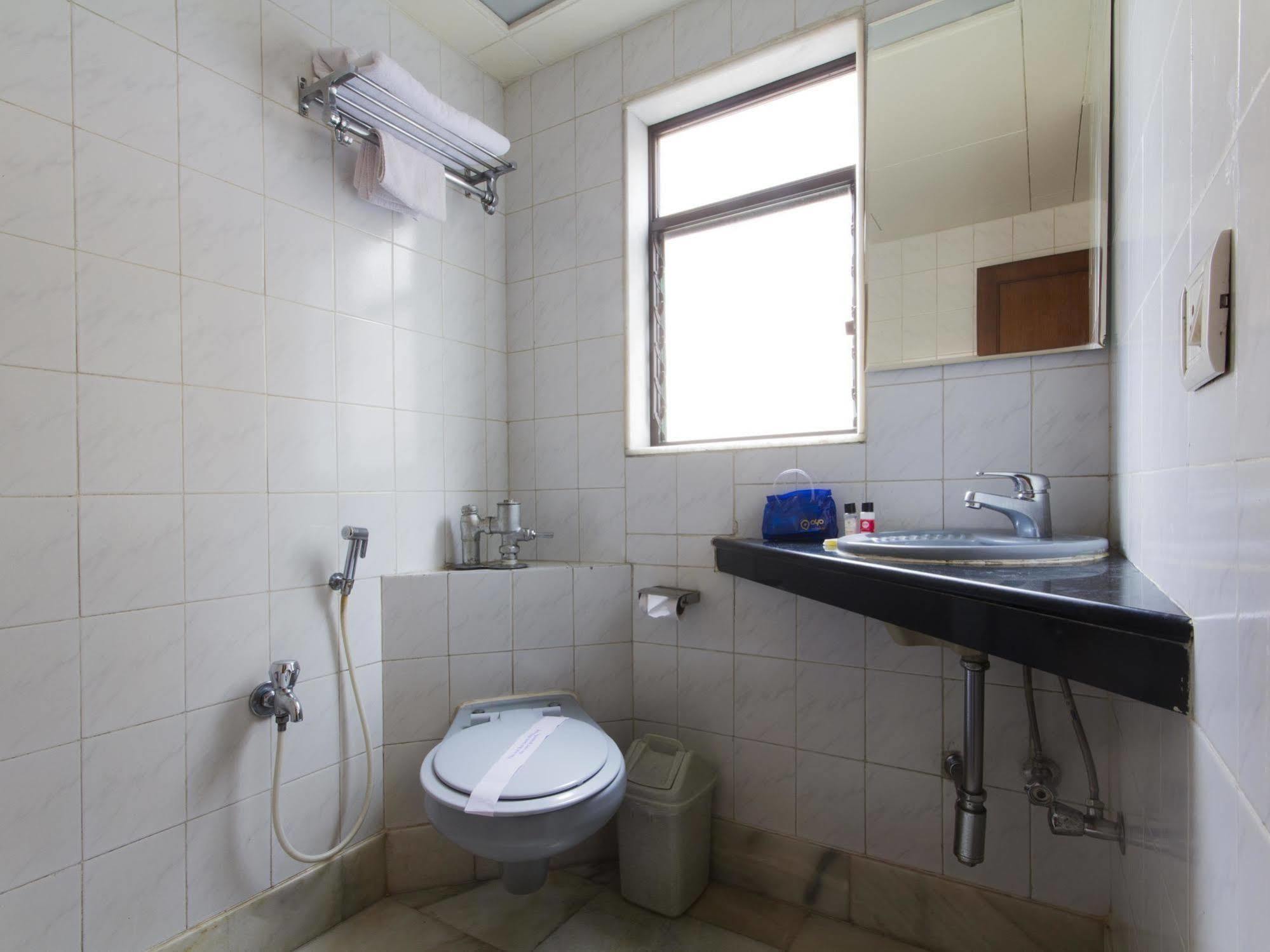 Hotel Ashray International, Sion - Near Bkc 뭄바이 외부 사진