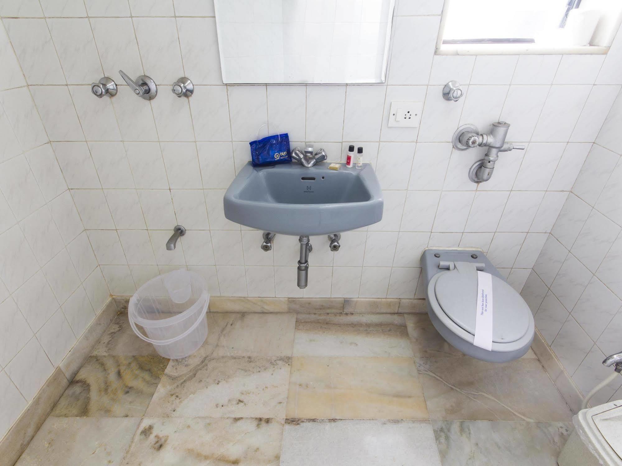 Hotel Ashray International, Sion - Near Bkc 뭄바이 외부 사진
