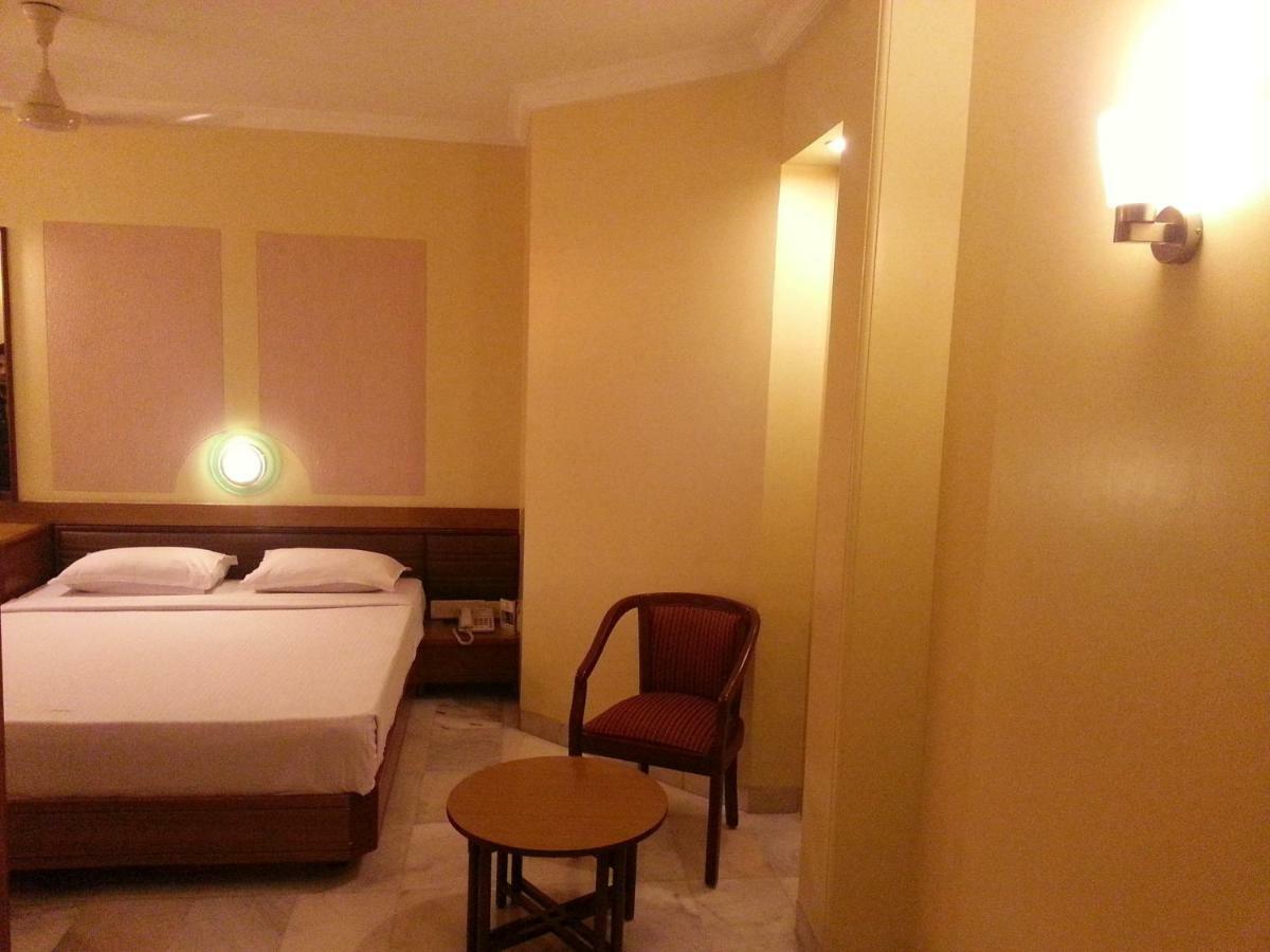 Hotel Ashray International, Sion - Near Bkc 뭄바이 외부 사진