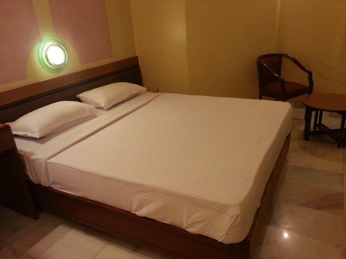 Hotel Ashray International, Sion - Near Bkc 뭄바이 외부 사진