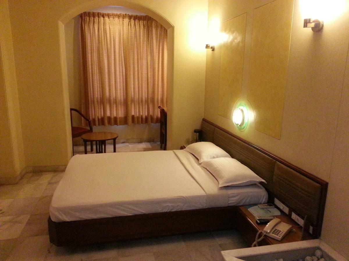 Hotel Ashray International, Sion - Near Bkc 뭄바이 외부 사진
