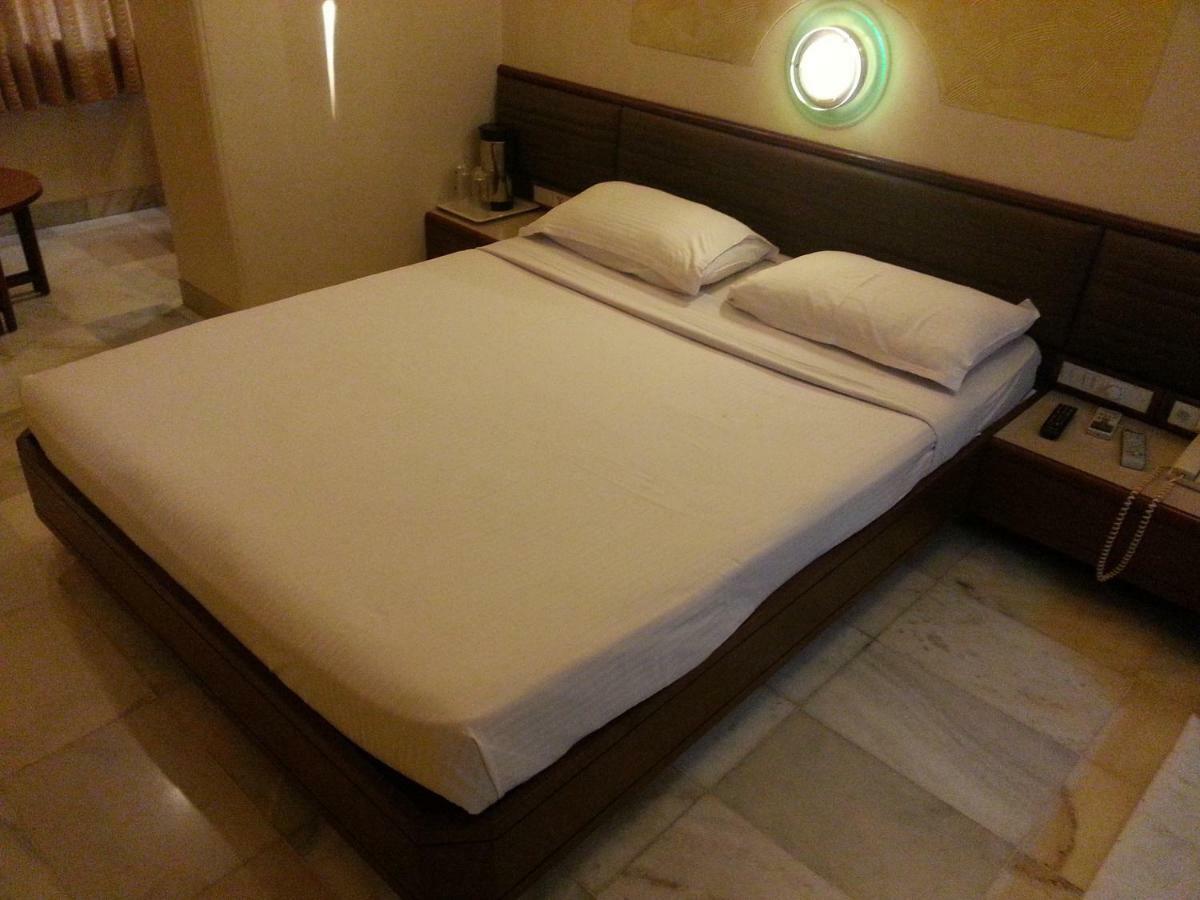 Hotel Ashray International, Sion - Near Bkc 뭄바이 외부 사진