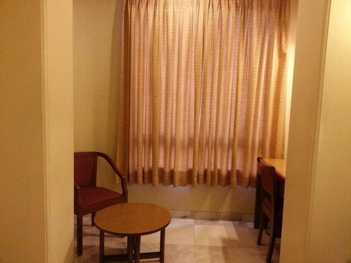 Hotel Ashray International, Sion - Near Bkc 뭄바이 외부 사진